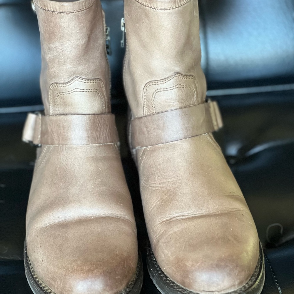 OLUKAI tan smoke brown genuine leather ankle moto boots beige taupe 8.5 - Picture 15 of 15